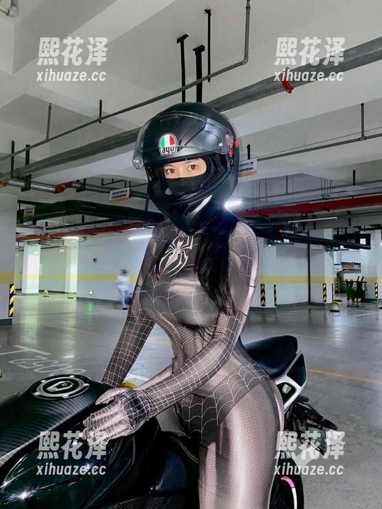 120斤的小王同学 微密圈 - 白丝与120斤的小王同学:意外的写真搭档