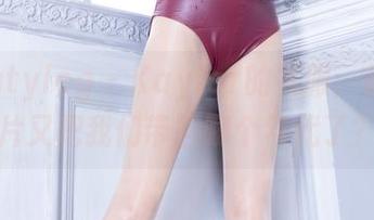 Beautyleg – Kaylar的礼服：最新图片又把我们带回哪个年代了？