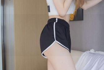 BoBoSocks袜啵啵 – 免费图包快来拿！甜甜圈的薄黑丝，脚尖加固，你让人想多看几眼。