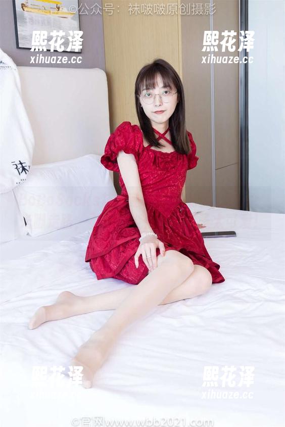 BoBoSocks袜啵啵-稚予 BoBoSocks袜啵啵 - 稚予的裸足图片:光脚走路,不怕风尘仆仆的样子太可爱!