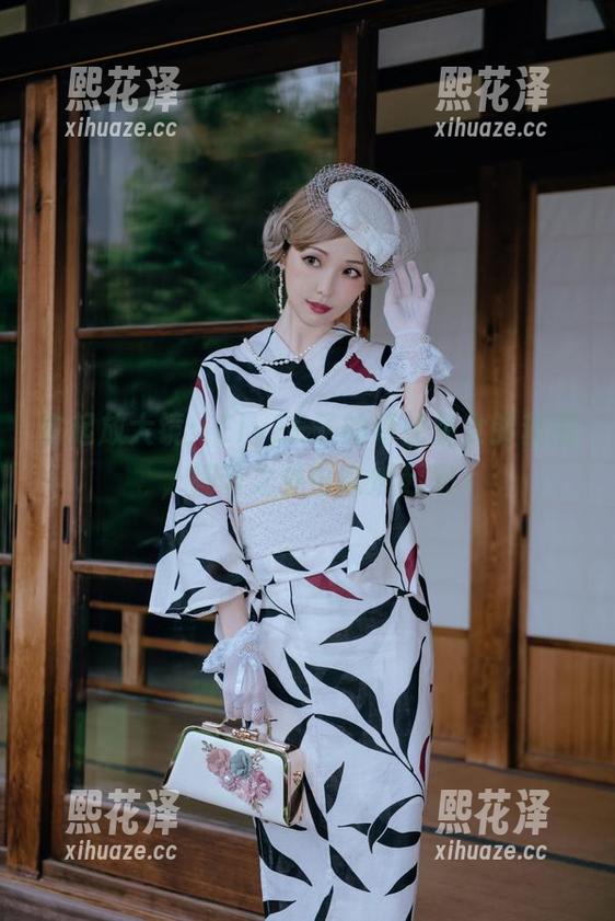 拿起放大镜：ElyEE子的毒蛇兔女郎套图，细节之处可以燃起来