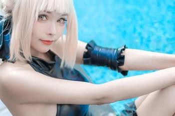 Kitkat Cosplay的眼镜合集：透视到她那不羁的幽默感