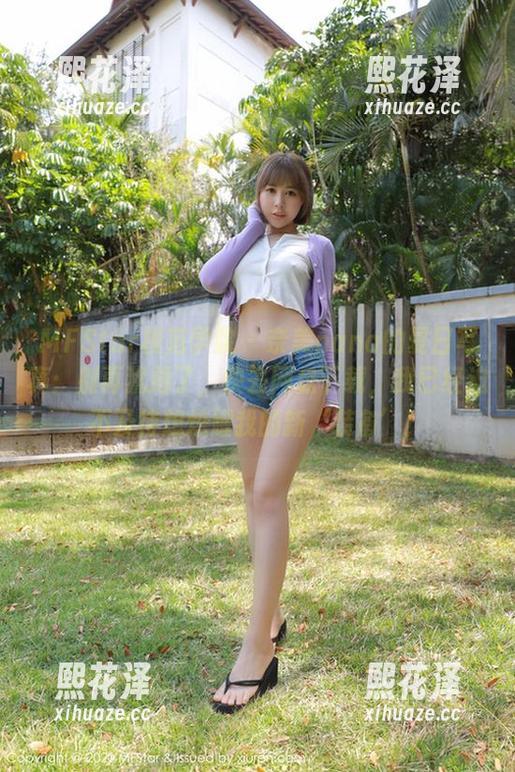 MFStar模范学院 - 奈美nana的夏日写真：别再犹豫了，快去网盘下载，我已经迫不及待想炫耀我的新‘装备’！