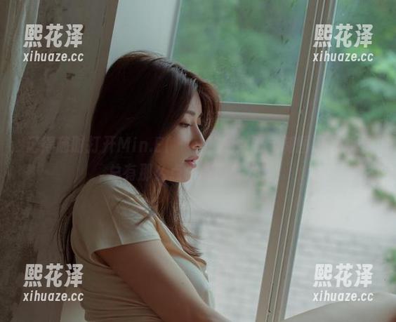 记得随时打开Min.E(민이)的兔女郎定制图集，心中总有那么点小期待会发生！