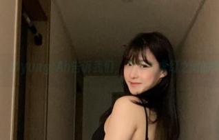 定制透明,Myung Ah告诉我们,真实和虚幻之间的微妙平衡。
