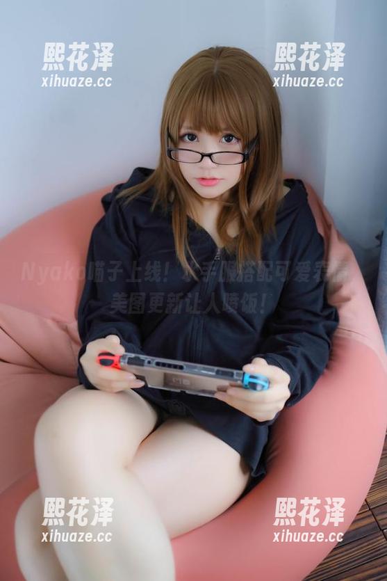 Nyako喵子上线！水手服搭配可爱表情，美图更新让人喷饭！