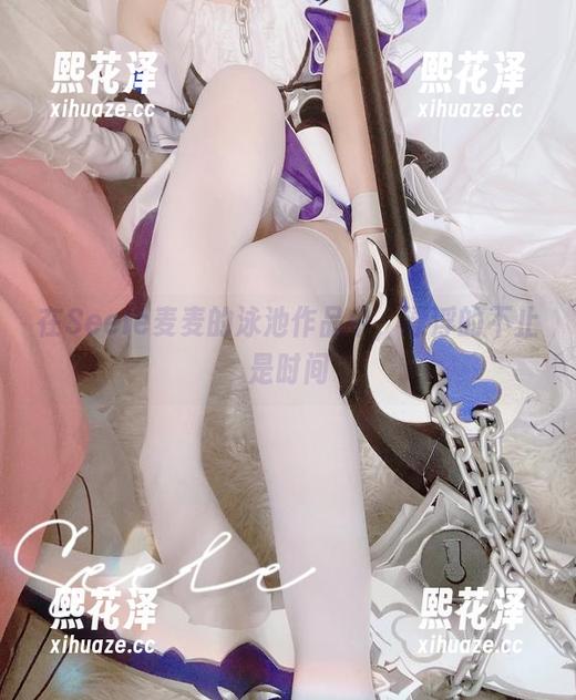 Seele麦麦 在Seele麦麦的泳池作品中,漂浮的不止是时间