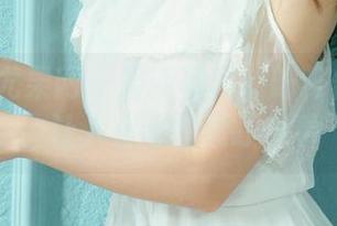 UGirls尤果网 – 最新写真：叶籽亿的美腿，让人止不住想盯着看