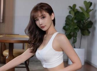 Xiuren秀人网 – 可儿kayen的图册，搞得我也想试试瑜伽，不过我更怕在地上摔个四脚朝天。