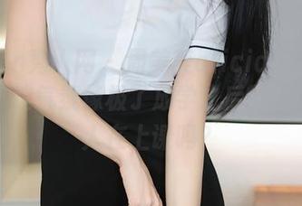 Xiuren秀人网 – 周美美alicia教室原图分享：这气氛像极了放学之后的狂欢，有人在上课吗？