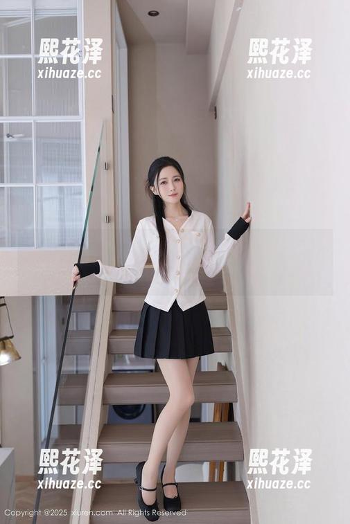 Xiuren秀人网 - 小热巴的丝袜写真，下载了之后你会不会后悔？