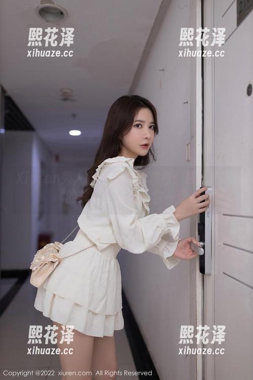 Xiuren秀人网-芭比KIKI Xiuren秀人网 - 调皮的黑色:芭比KIKI的集合,免费送你一张