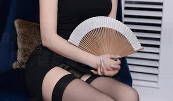 Xiuren秀人网 – 鱼尾fish的定制眼镜图集，谁抢得了她的特色？