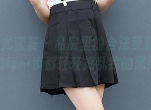 YouMi尤蜜荟 – 私房里的合法萝莉：裸足的每一步都轻轻捣乱我的思绪
