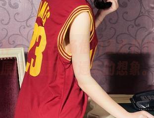 克拉女神 – 夏天与汤怡的温柔相伴，福利原图唤醒了被遗忘的想象。