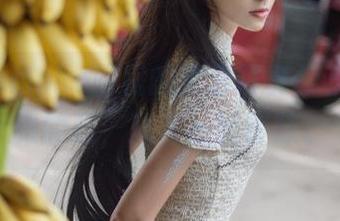 南桃Momoko厨房的全套写真，菜刀与优雅的距，就差一丝暧昧。