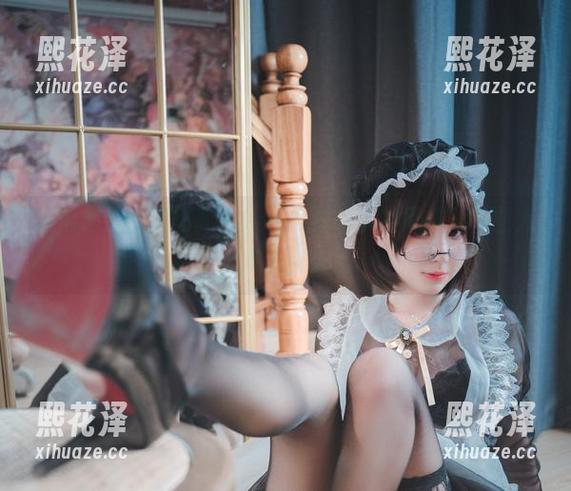 南鸽 在南鸽的居家写真中:一件睡衣多种风格,专业人士请勿模仿。
