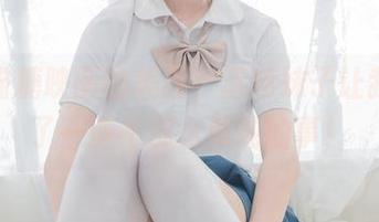 翻开喵糖映画的美图，清纯妹子让我想象了一些不那么清纯的事！
