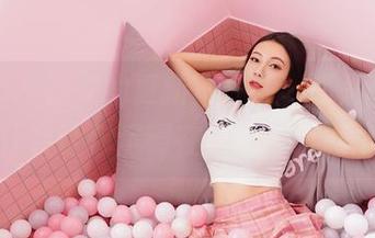 嗲囡囡 – 这次的更新不一样，还是陈梵妮的女仆装让你沉浸在有趣的萌感之中。