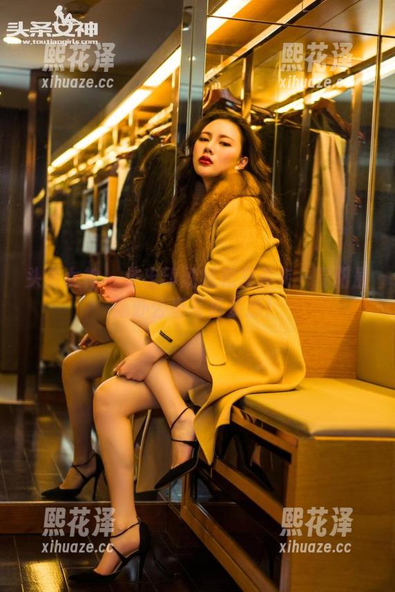 头条女神 - 走出印刷纸和文件夹—易阳最新办公室写真资源！