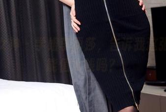 头条女神 – 学姐李丽莎，告诉我这张壁纸能值大钱吗？