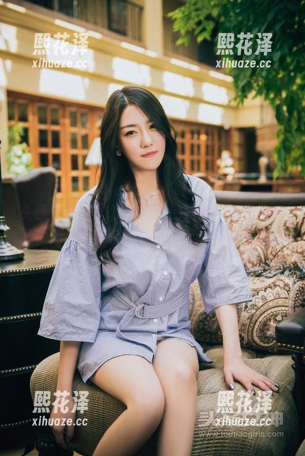 头条女神-艾小青 头条女神 - 也许艾小青的短裤,能激发某种生活欲望?原图免费供奉,别掉队喔!