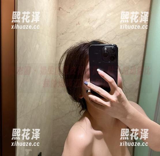 奶雯 微密圈 - 奶雯的黑皮裙写真,肚子扭动得比我的选择还让人困扰。