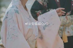 宅家撸猫也能看安曜曜的在线写真，裤里丝子，那味儿真不错。