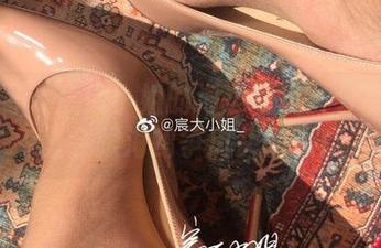 微密圈 – 宸大小姐的海边写真：分享一个最会跟海鸥争风头的人！