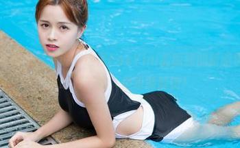 尤物馆 – 蒙特丽燕子说：这是FoxYini孟狐狸的新图包，天台上没啥好吃的，但眼睛能饱！