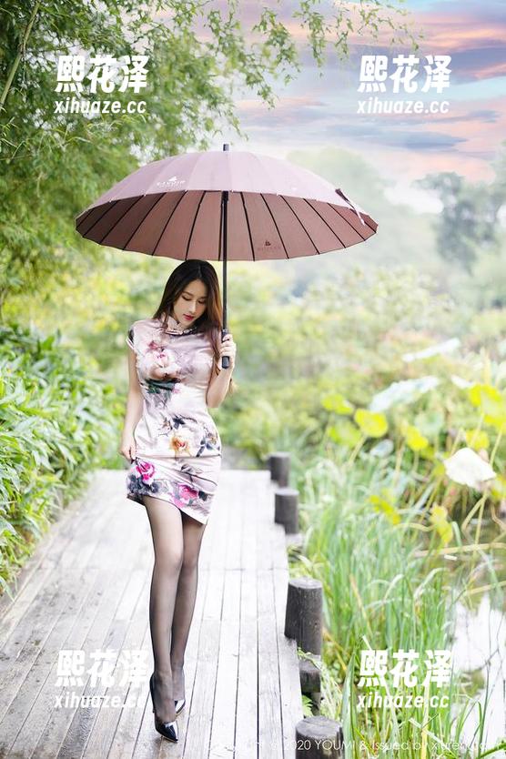 尤蜜荟 - 免费图册专供，周大萌的肉丝组图怕是不小心上了瘾