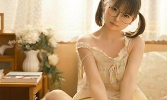 更衣室里收集的幼水铃衣部落，私房图片让人忍不住想多看几遍。