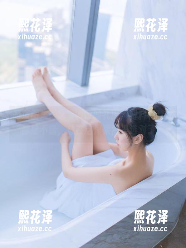 念雪ww 高清图集:念雪ww的礼服,材料和款式都挺不错,放在这里果然是选对了。