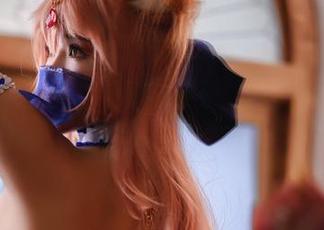 写真一拍，银护士的姿态就像在说：“抱走莫子aa”的大小事儿，其实都不过尔尔。