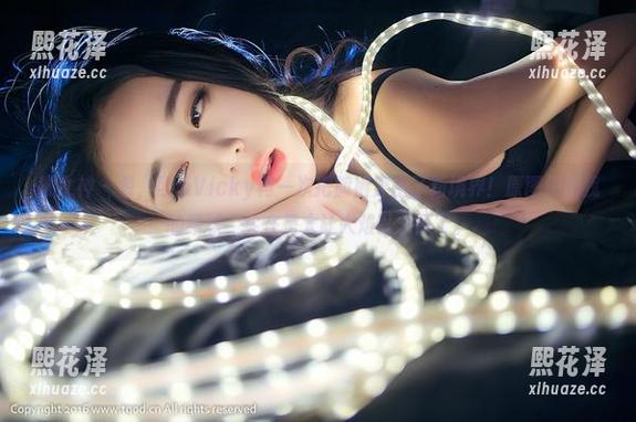 推女神-可乐Vicky 推女神 - 看,可乐Vicky再一次把旗袍穿出了新境界!原图挑战我的眼球,实在是太让人难以忘怀了。