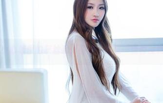推女郎 – 小心杨伊的灰丝系列图片，这是一点都没减的诱惑！