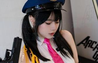是一只废喵了的女神写真集：无懈可击，甚至连猫都嫉妒了。