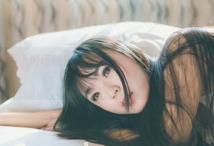 果团网 – 原图上的陈迪娅，白裙似乎牵引着每一双眼睛，福利感满满。