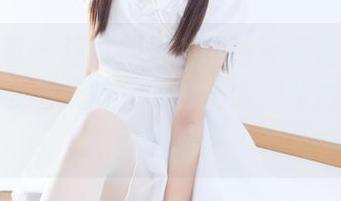 柴系小乖 – 这套图里的赤西夜夜居然在天空下散发着软妹一般的柔情，私拍也是不错啦