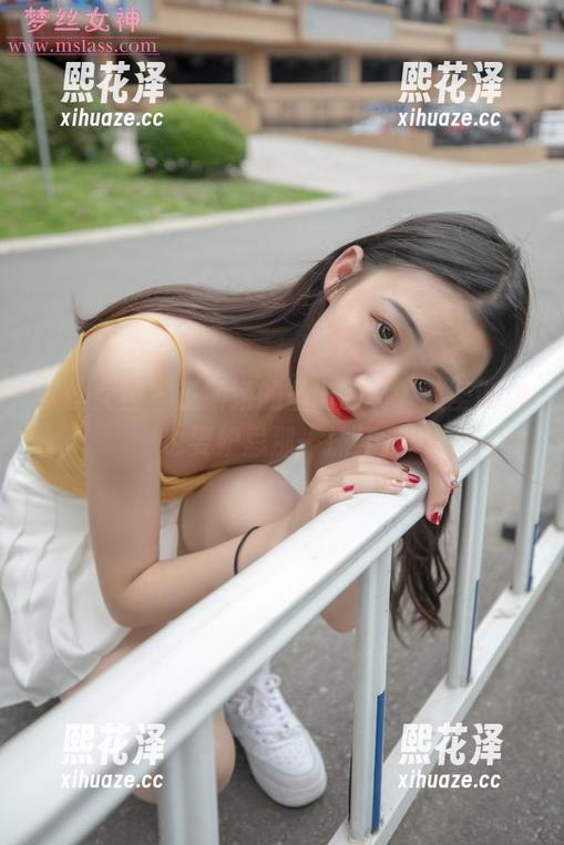 梦丝女神-王娇娇 梦丝女神 - 王娇娇的圣诞写真,让圣诞树也要妒忌那一抹红。