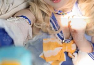 看樱梨梨和她的伙伴在双人写真里的互搀扶，意外获得了一剂良药。