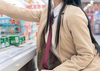 叉子内衣图集：爱老师phd穿上这一套，或许连叉子都想出来插个队