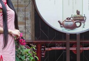 爱蜜社 – Abby李雅的最新女仆图册来袭，真会挑时间给人惊喜。