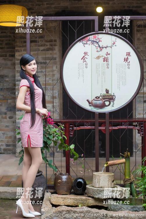 爱蜜社 - Abby李雅的最新女仆图册来袭，真会挑时间给人惊喜。