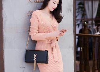 爱蜜社 – 从蕾蕾醒了没的全套内衣图集里，我居然发现了清新与迷人的平衡。