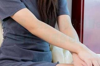 物恋传媒 – 用‘免费’的价格看elise的燃烧花，如果你也敢！