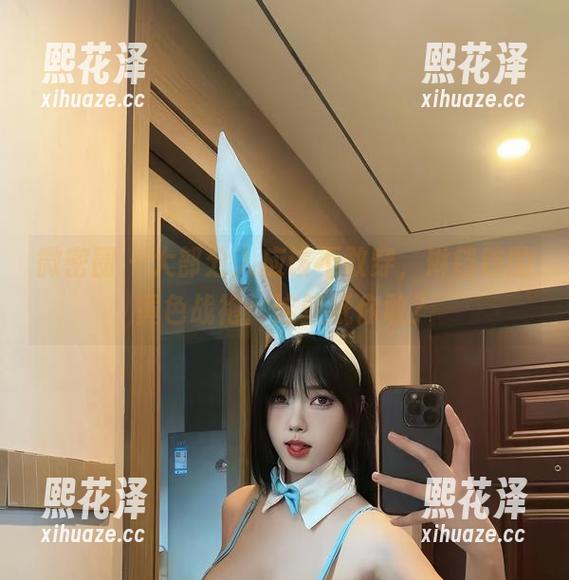 微密圈 - 大部分人应该不敢穿，琳铛铛的黄色战袍：这壁纸你敢？