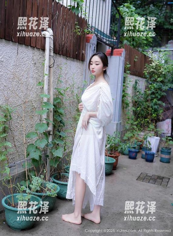 秀人网-Kikibaby 秀人网 - 私拍系列:Kikibaby的长腿探险,走到哪里都是风景