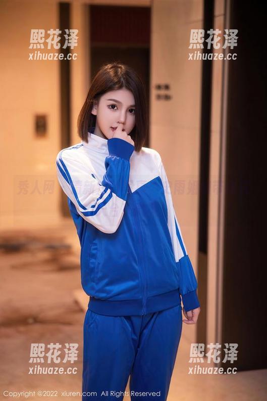 秀人网 - 清新定制写真，史雨姐姐带你在天台享微风！
