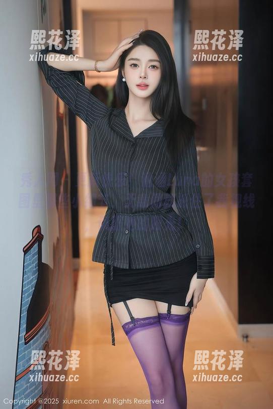 秀人网 - 更新快乐！涵涵Luna的女孩套图里那些小细节，无意间就抓住了我视线，佩服她的眼光！